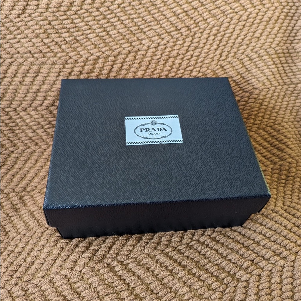 Prada Re-edition 2005 (Authentic) - Picture 10 of 16